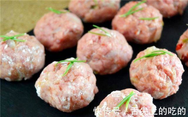 肉丸子到底怎么做才可以又滑又嫩?今天,老奶奶告诉各位制作方法
