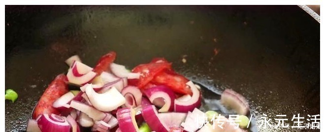 焖面|面条别再水煮了,教你1个新吃法,这样做头一次见,太好吃了!