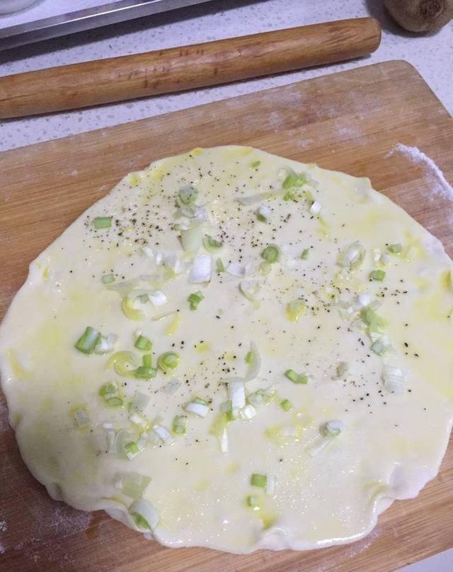 案板|烙饼别再用凉水和开水了，用它和面，软香多层，放几天也不会硬
