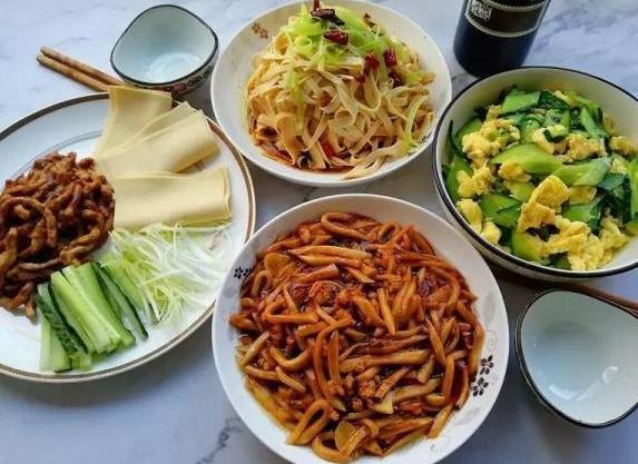 早餐|减肥期间不吃早饭、还是不吃晚饭都不对,两顿饭“反着吃”就行