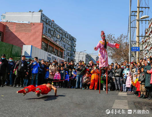 情报站｜高跷队再现泉城街头！为牛年新春增添了无尽的乐趣