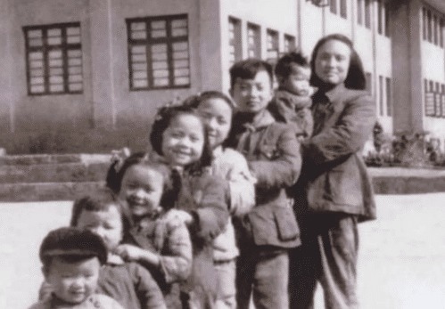 原生家庭|她在任正非最穷时下嫁,却因200万债务离婚,现在过得咋样