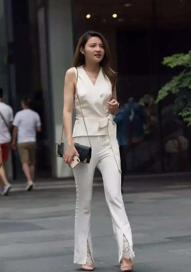 搭配 修身长裤轻盈舒适又大方,简约休闲凸显女人味