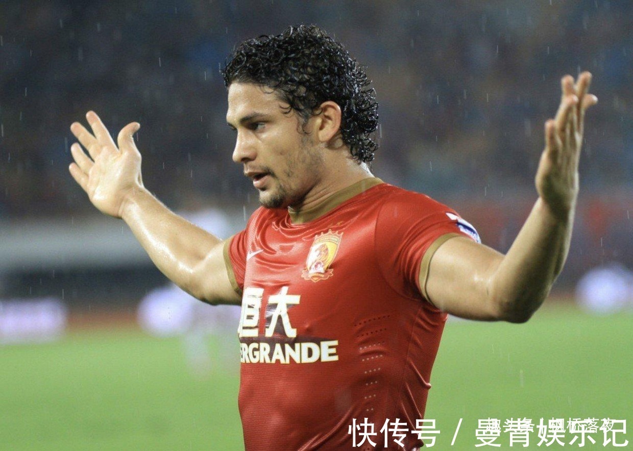国足|国足胡尔克诞生!32岁锋霸主动求变激活武磊,早该这么踢了!