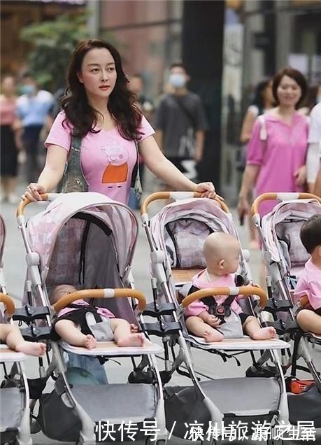 头胎|头胎双胞胎女儿,二胎四胞胎儿子,小两口带6个娃逛街太拉风