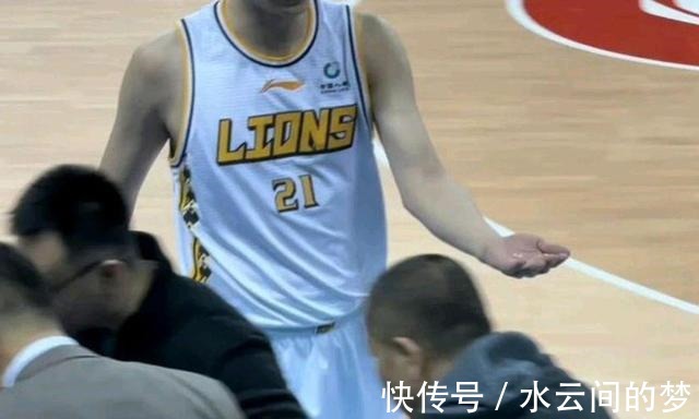肘击|“杜润旺肘击赵岩昊事件”再次升级,篮协必须严惩施暴者和闫军!