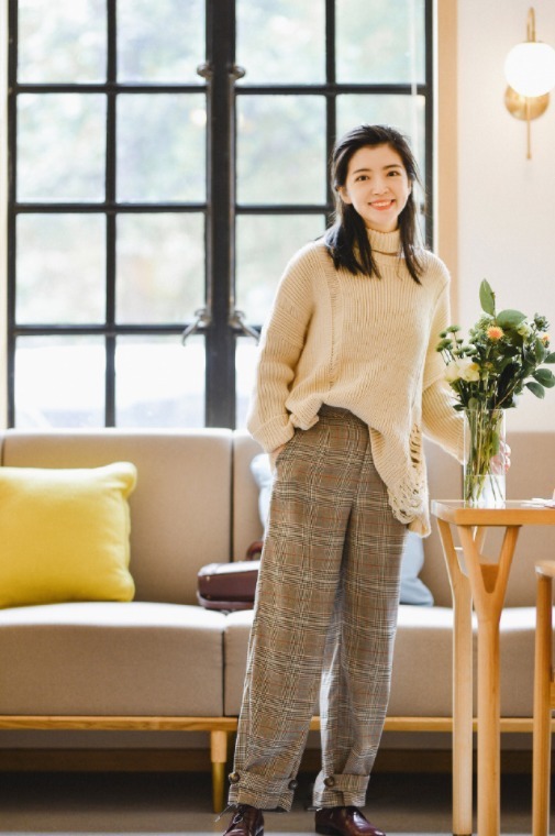 小姐姐 基础款毛衣怎么穿出高级感?看看这些保暖舒适的穿搭,精致洋气