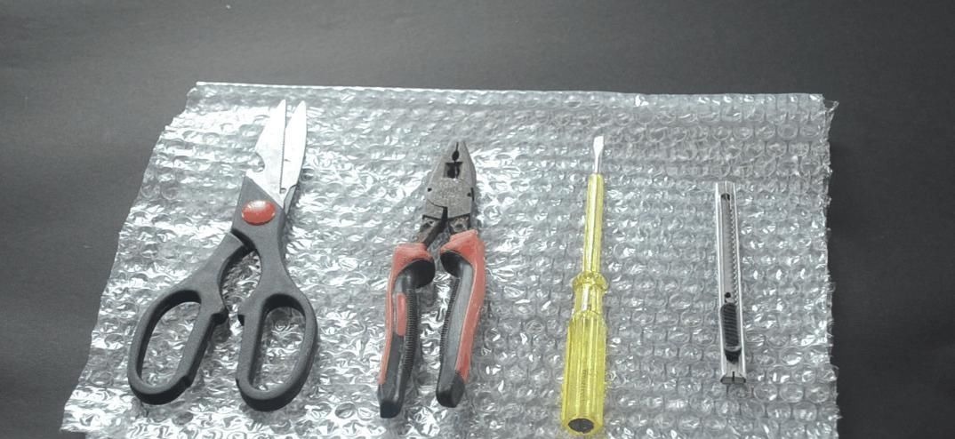 快递箱里的气泡垫别扔了, 没想到它作用这么大, 家家户户用的到