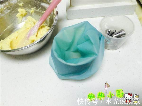 鸡蛋版|奶香曲奇做起来特别简单,没下过厨房的人都能学会,特酥松