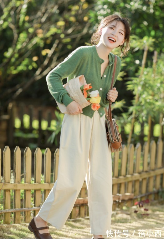 苗条曲线 针织衫很难穿出高级感?记住博主的这几招,不费力打造优雅魅力