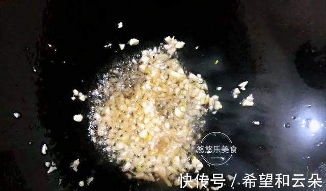 低脂低卡的蔬菜，加入它，大火一炒，清脆爽口，满满的维生素！