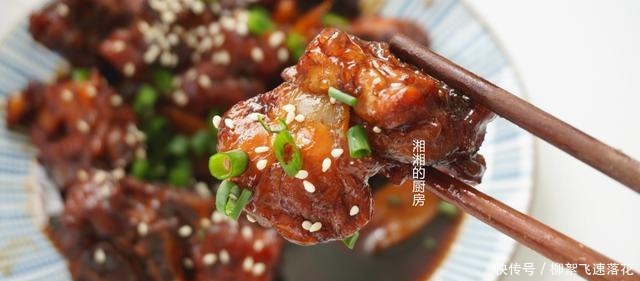 排骨这样做,不用加水炖,出锅香味四溢,我家隔三差五做一锅!