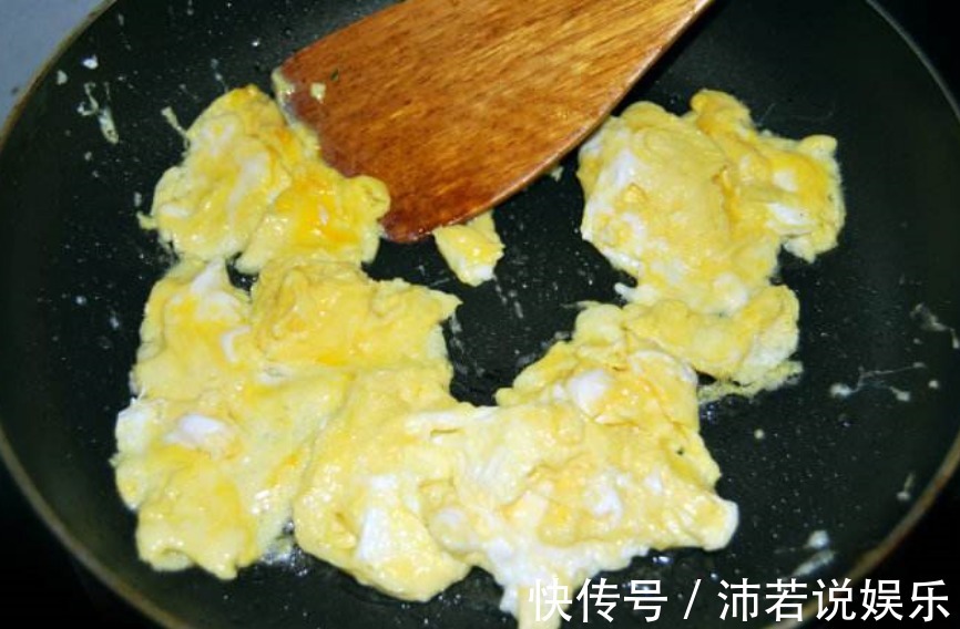 青菜|炒面的正确做法，不粘锅，根根分明，炒一大锅，大人小孩都爱吃