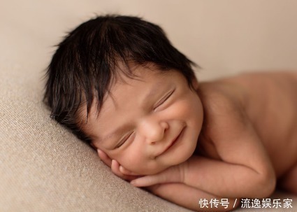 发育|宝宝睡觉有4个动作,说明大脑发育好,全都占的偷乐吧