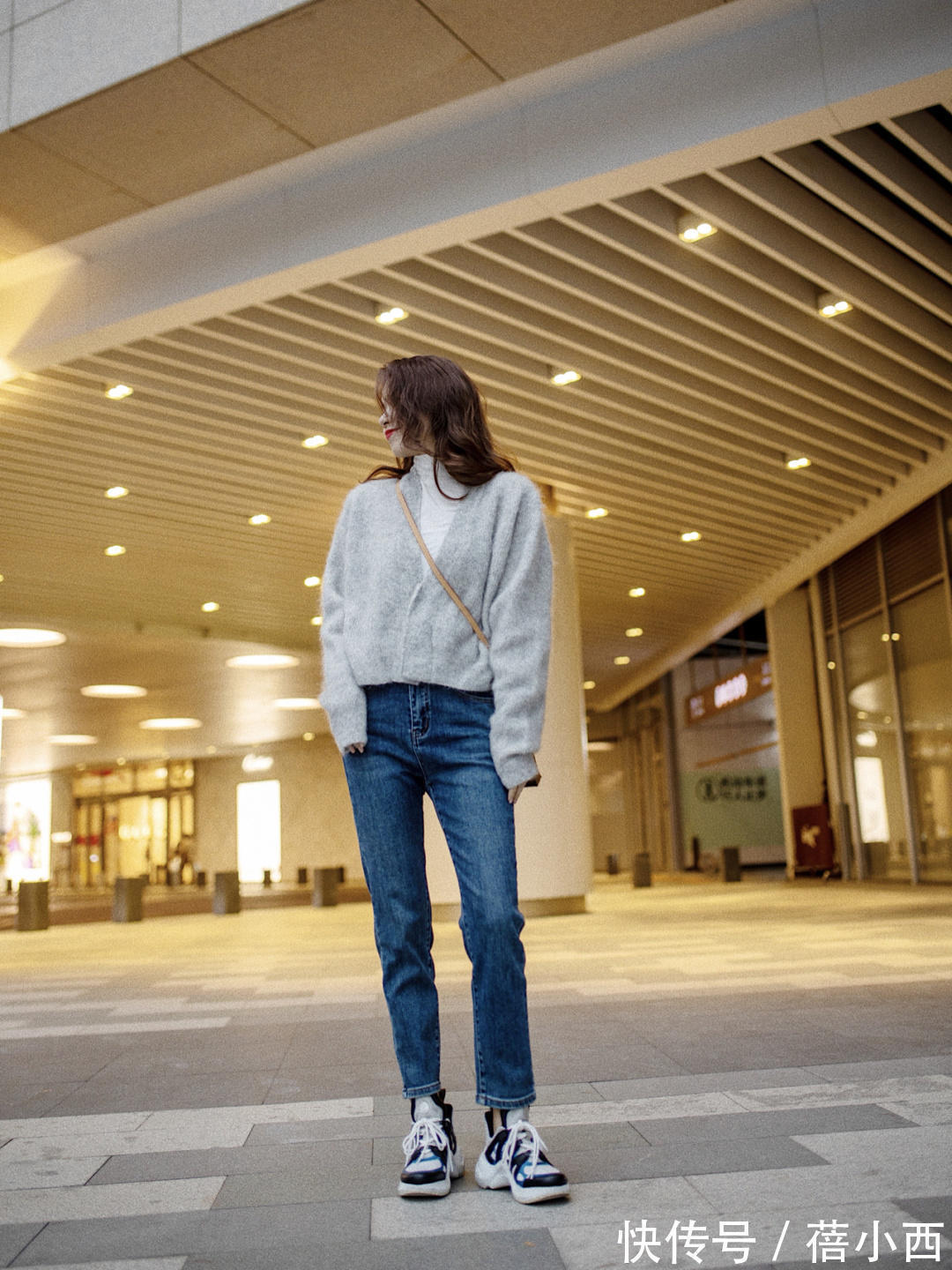 时髦精 冬季“毛衣”穿搭又卷土重来,想成为时髦精就这么穿,体面又时尚