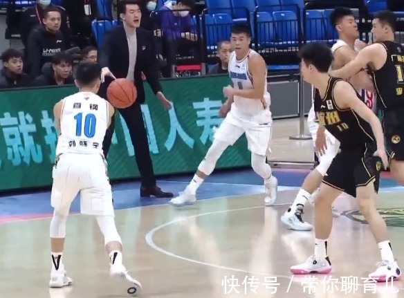 雅尼斯|27分领先险被逆转!孙铭徽三分+琼斯罚球广厦险胜,书豪持续低迷