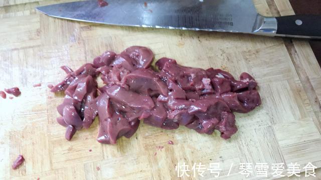 它比蚯蚓还好用,如果你想钓的鱼比别人多,请花1分钟看下