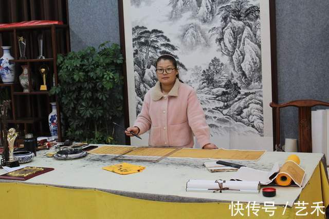 徐新!画家徐新——清奇而淡雅,令观者无不钟情于山和水的意境