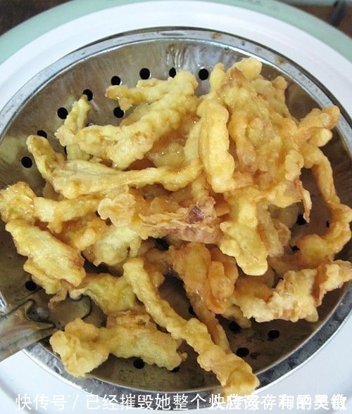 朋友们|炸蘑菇时,不要直接裹面粉!牢记3点,蘑菇炸好香浓酥脆不回潮