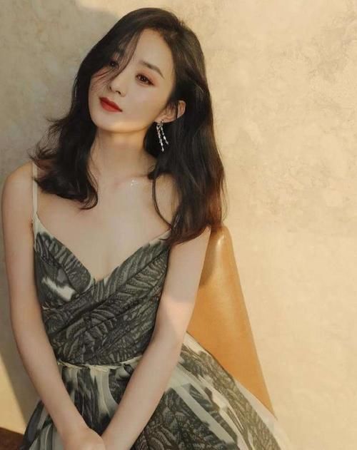 脸上有这3处“特征”的女生,并不适合留刘海,露出五官更女神