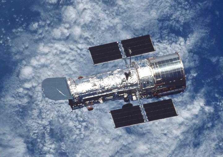 哈勃 詹姆斯韦伯太空望远镜造价堪比航母,我国将造比它大两倍的望远镜