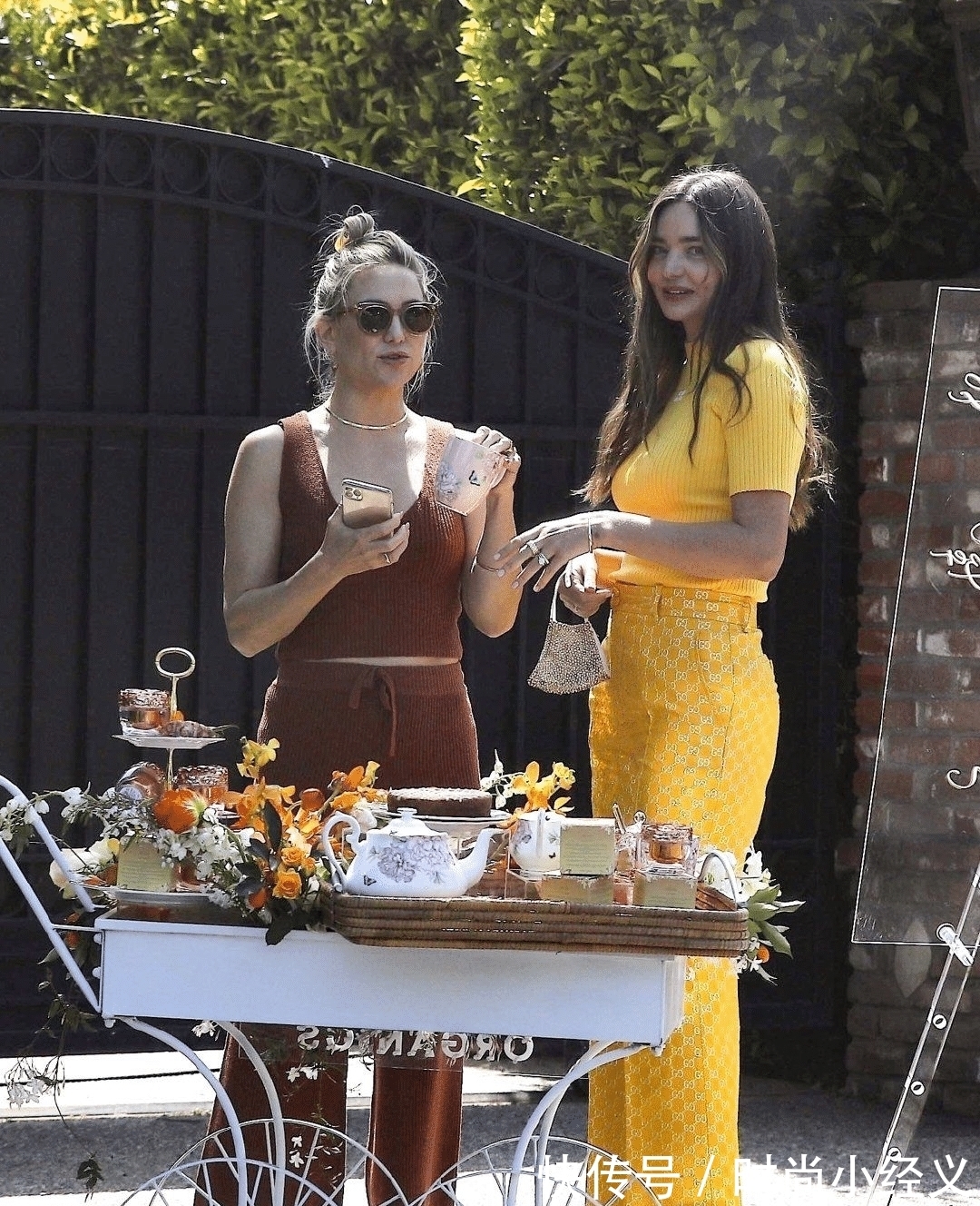 全程|米兰达可儿真胖了,穿露脐装赘肉明显,迷你裙紧绷感觉全程在憋气