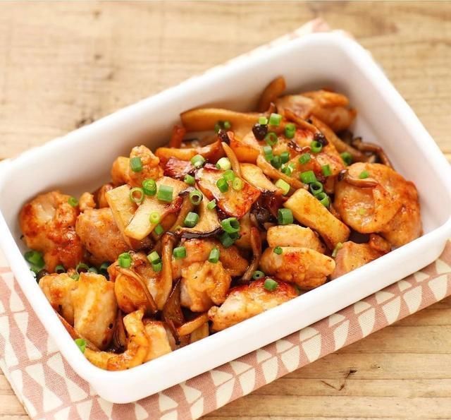 日本主妇做的便当盒饭火了,换着花样烹饪美食,每天都要好好吃饭