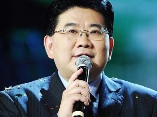 东方卫视|让曹可凡主持新闻节目!东方卫视的众多新人,为何不启用?