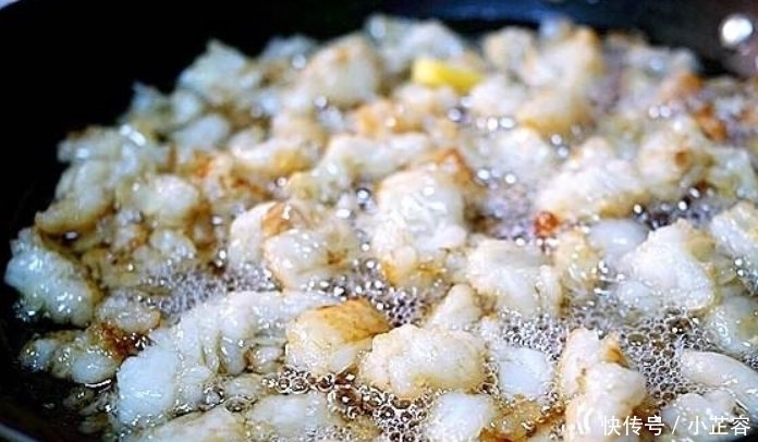 熬猪油,只会放盐就错了!加点它,猪油雪白更香浓,放1年都不坏