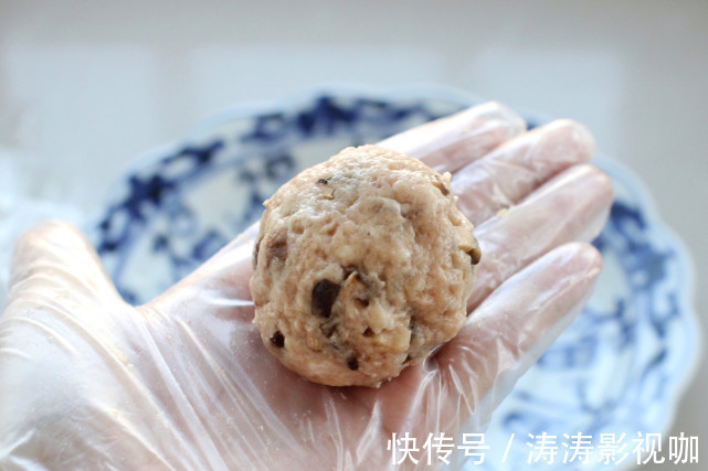 肉丸子不用油炸,蒸一蒸就上桌,香嫩好吃营养不流失,老少皆宜