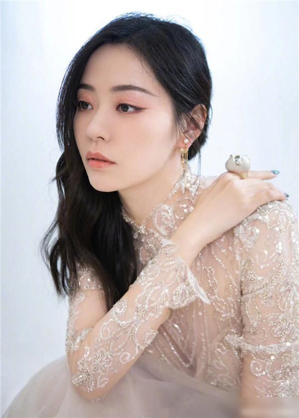 张靓颖疑内涵《王牌》节目组，暗示镜头少，节目组强捧新人引不满