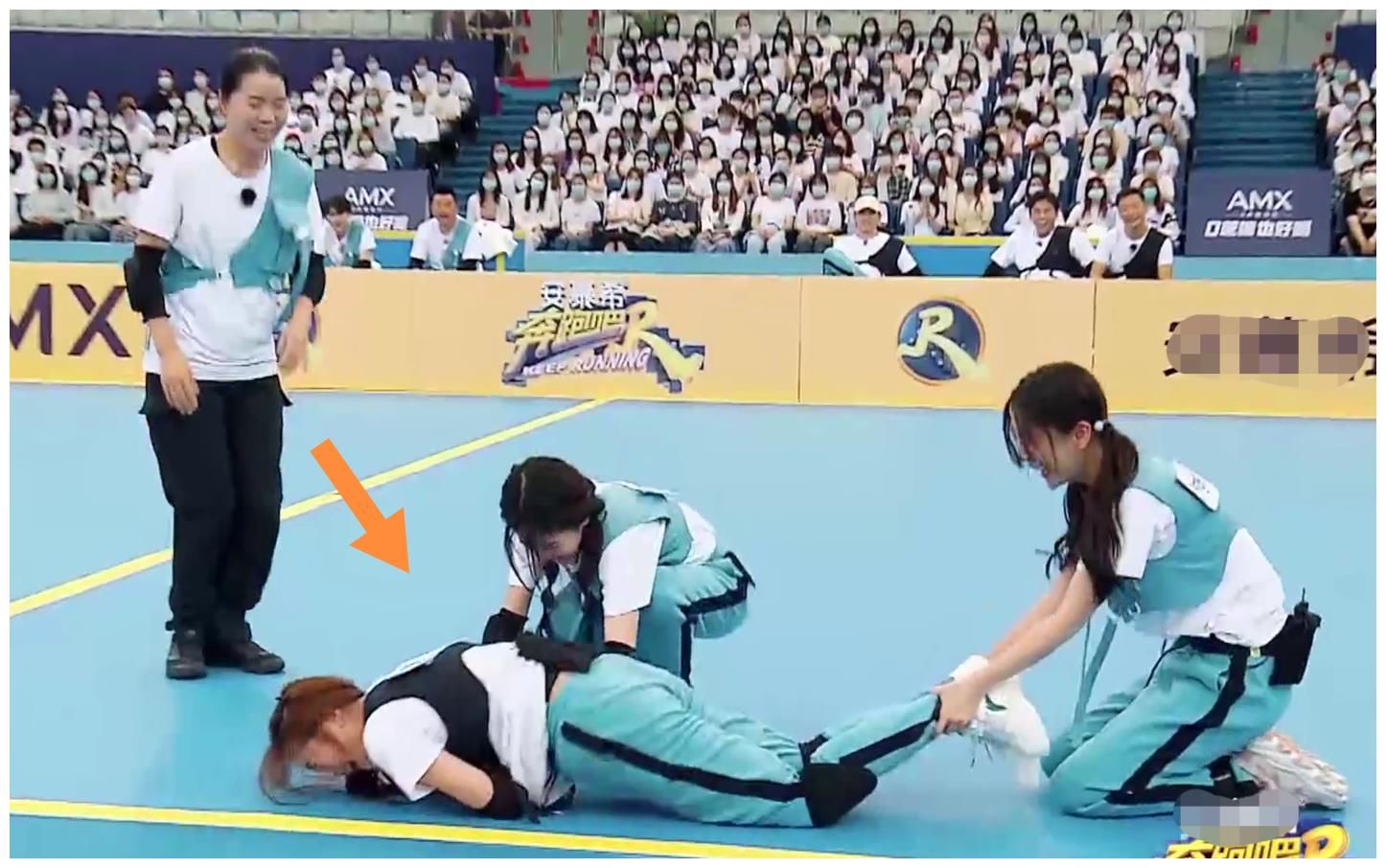 张含韵玩游戏真是拼，杨颖都自愧不如，女汉子形象算是人尽皆知了