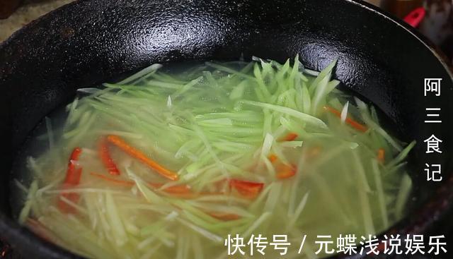 干辣椒|3根莴笋，1个土豆，教你一道下饭菜，香辣又解馋，比吃肉还香