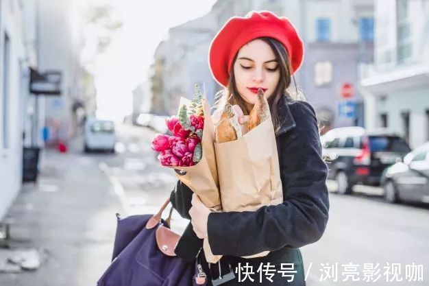 格纹贝雷帽 贝雷帽是小脸专属不,脸大的女生戴照样时髦,秋冬让你美上天