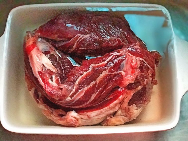 想吃卤牛肉不用再出去买了，自己在家做，味道真赞