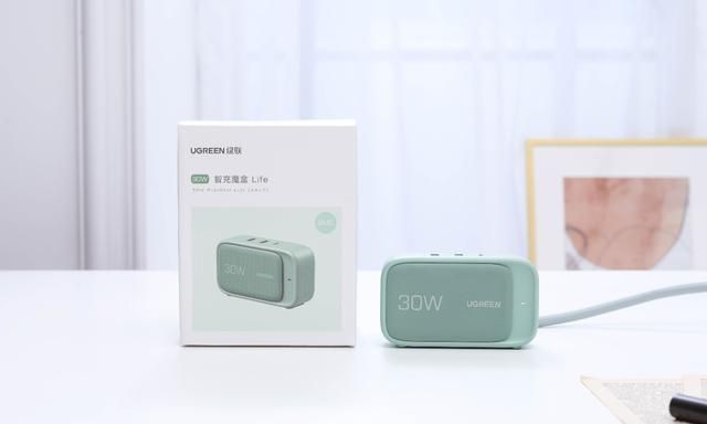 魔盒|绿联30W智充魔盒Life评测:插座千篇一律?它却做到了新奇巧妙
