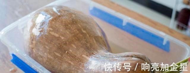 白玉粉|“秋天到,南瓜俏”,今天用南瓜做一道零食,做完以后,分分钟吃没!