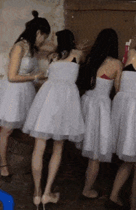 |搞笑GIF趣图:跟姐说说实话你是不是想泡姐?