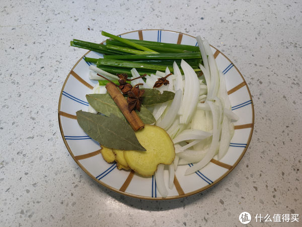 辣椒油想要好吃，只加辣椒和油还不够，多加四样，又香又辣真过瘾