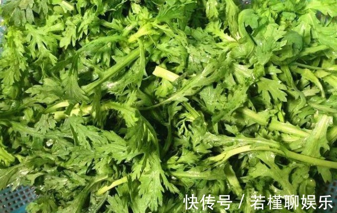 女人爱美,坚持吃三种食物,降压减脂,排毒素,增强抵抗力