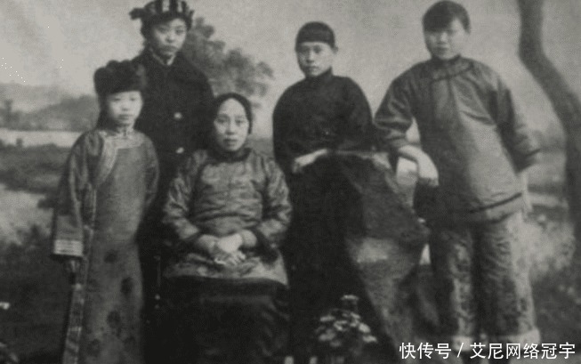 僵硬|徐志摩再婚让儿子叫继母,张幼仪脸色僵硬,所谓真爱大抵如此