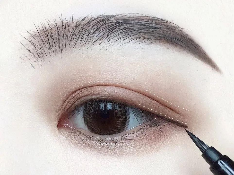 眉毛|长期化妆和不化妆的女生,十年后区别也太大了吧?!