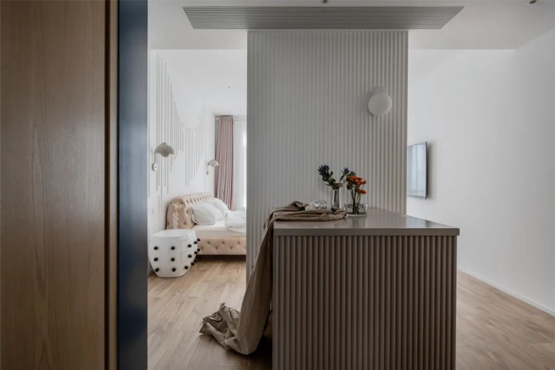 布置|210㎡简约大平层,淡雅温馨、绿植装饰,生活文艺舒适