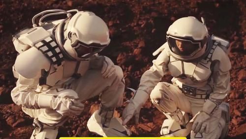 假如太阳变成大小只有如今一半的红矮星，人类将何去何从？