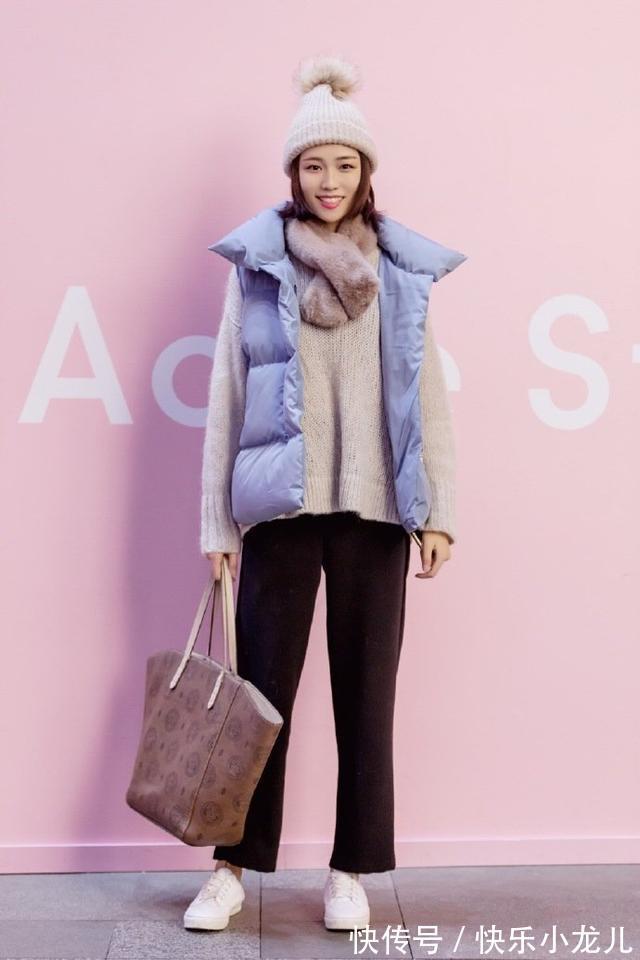 休闲裤 白色针织衫搭配休闲裤,很有立体感,简约剪裁舒适的感觉