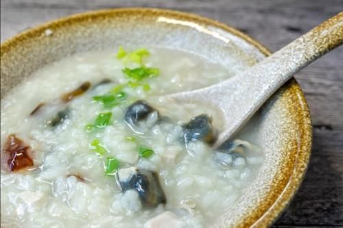做皮蛋瘦肉粥，粤菜师傅教我2窍门，鲜美不腥，香浓绵滑，真好喝