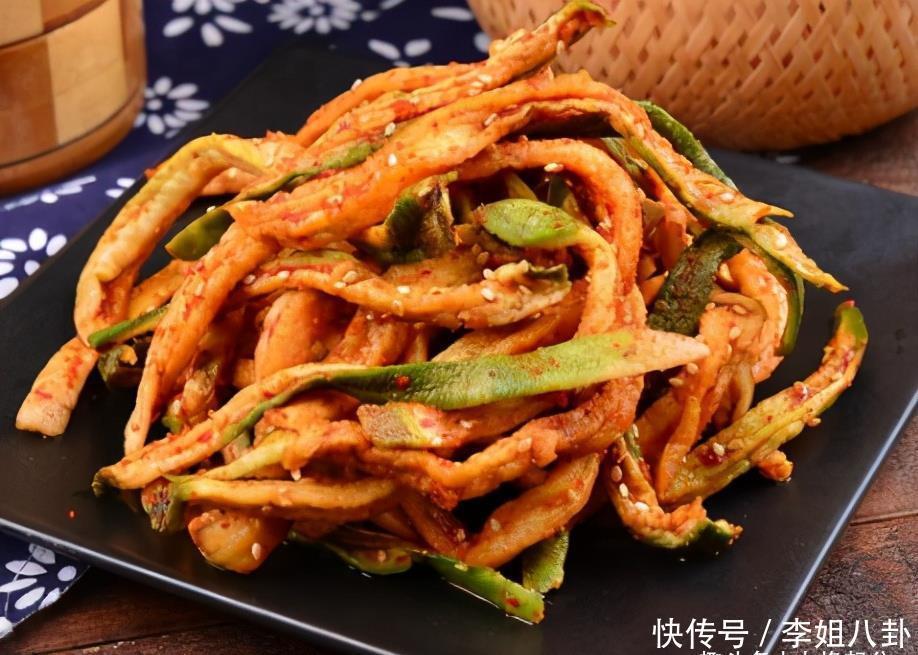 遇到青萝卜别手软,我一买就是10斤,晒干了存着,天冷就少了