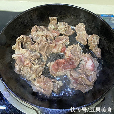 肥牛|铁板肥牛饭(胡椒厨房)这么做，吃前一定备足饭