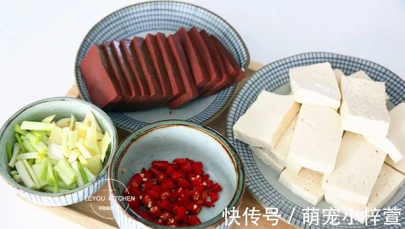 香葱|天冷时，一定要吃这一锅，酸爽开胃，没放肉，却比肉还好吃