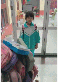 |搞笑GIF:姑娘 你穿的这是裙子吗